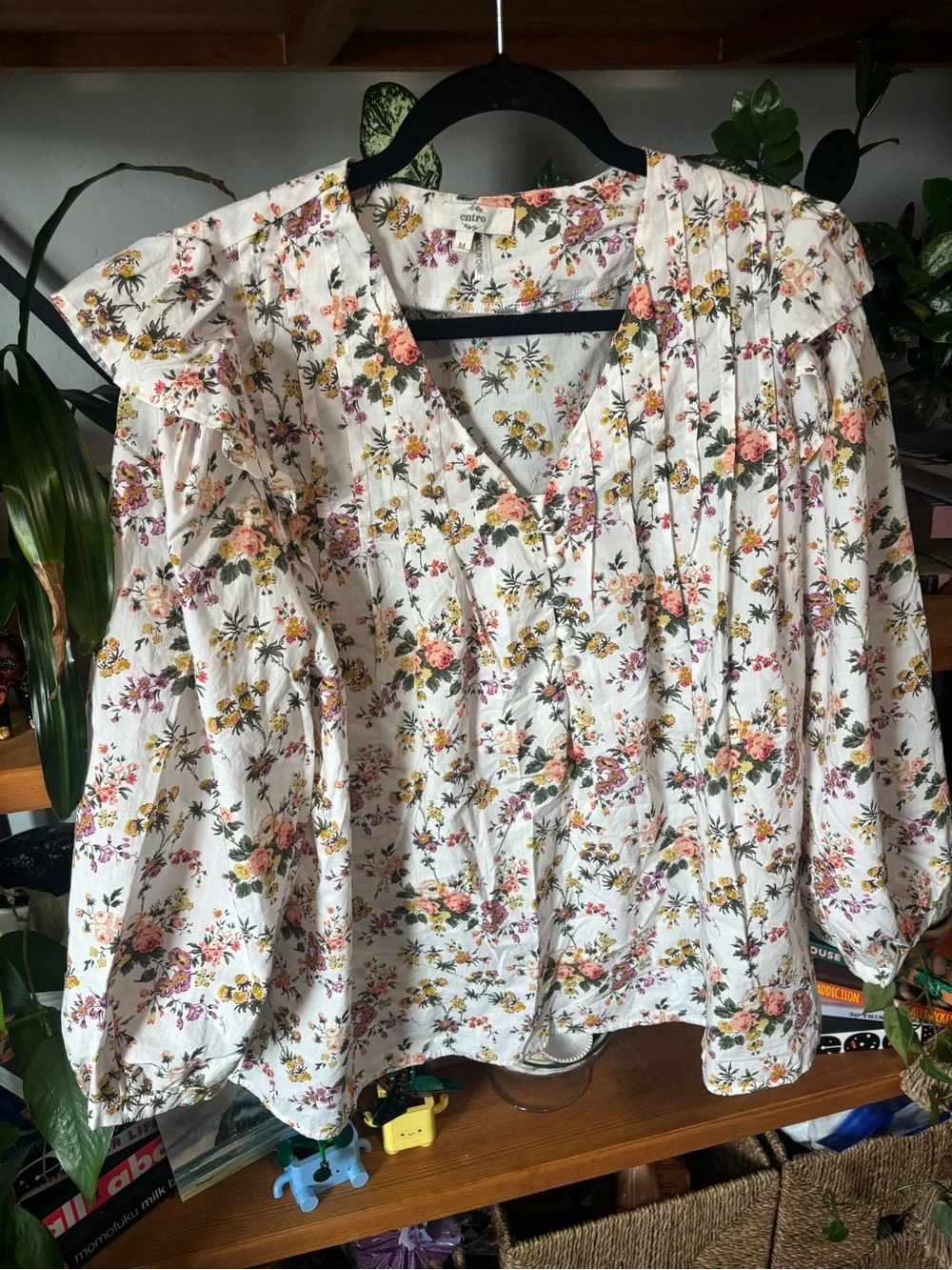 Entro Floral Ruffle Top Size Medium - Picture 4 of 8